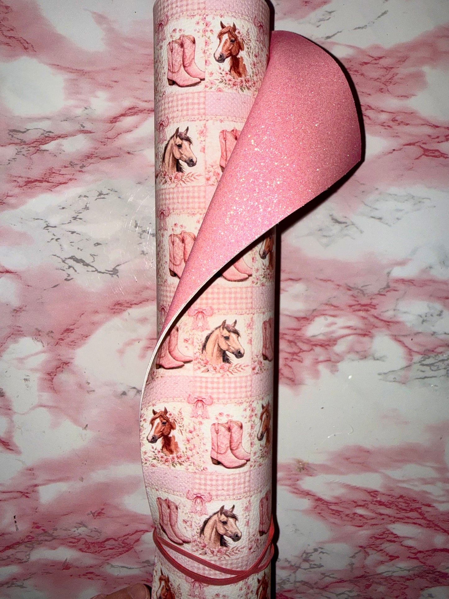 Pink horse love !