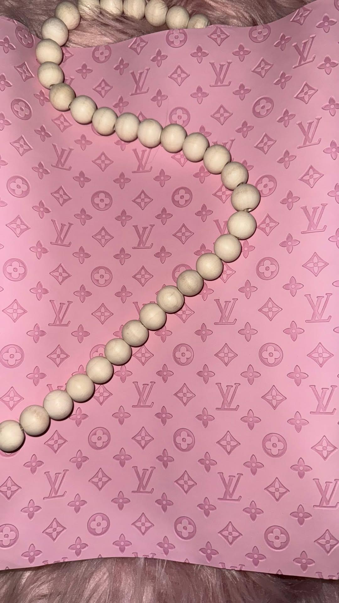 Pink bubblegum louis