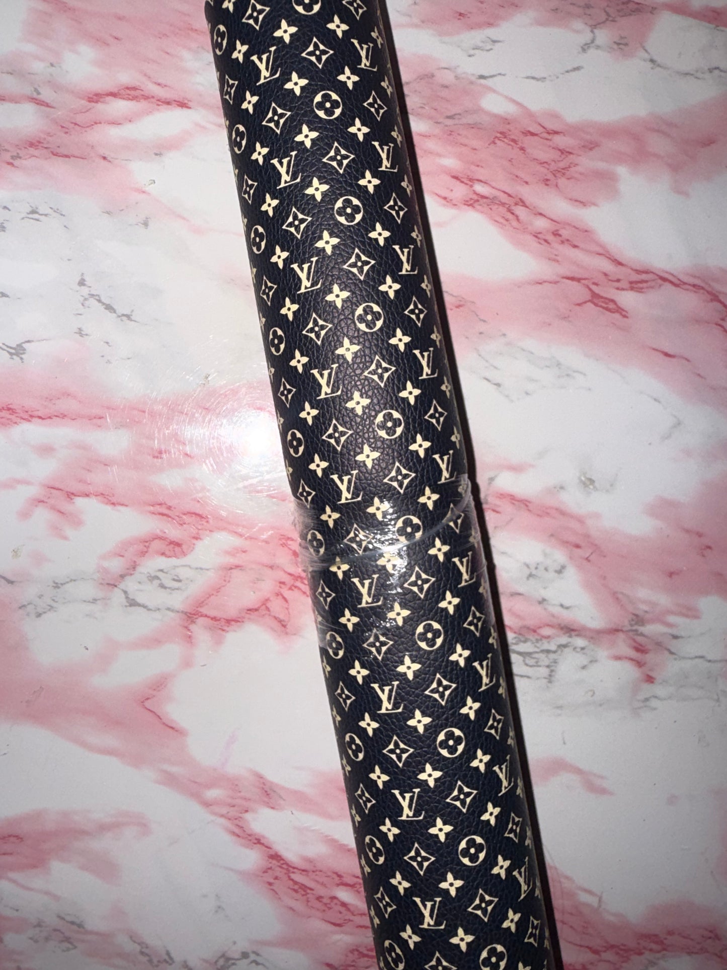 Black and gold love