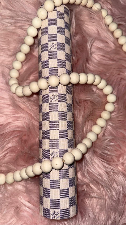 White checker louis