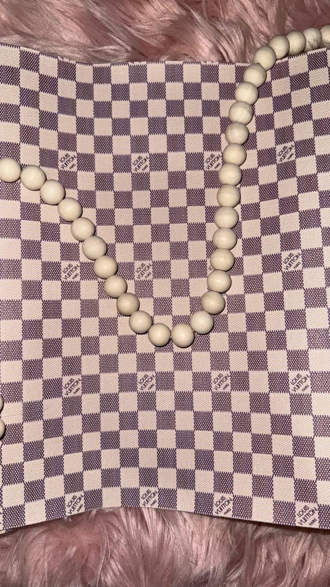White checker louis